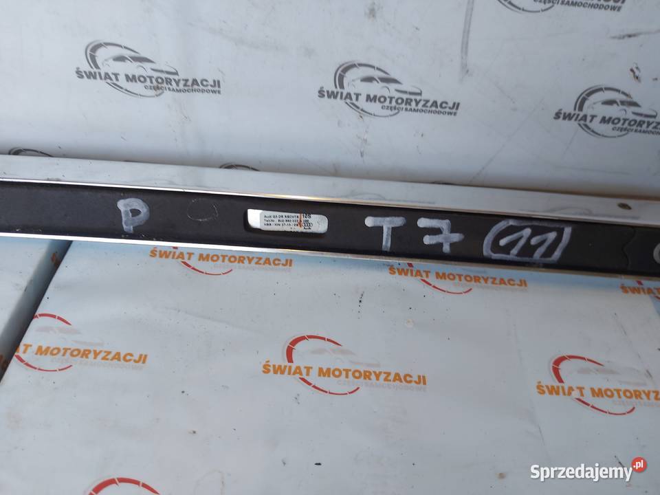 AUDI Q3 I 13r reling dachowy prawy 8U0860022A