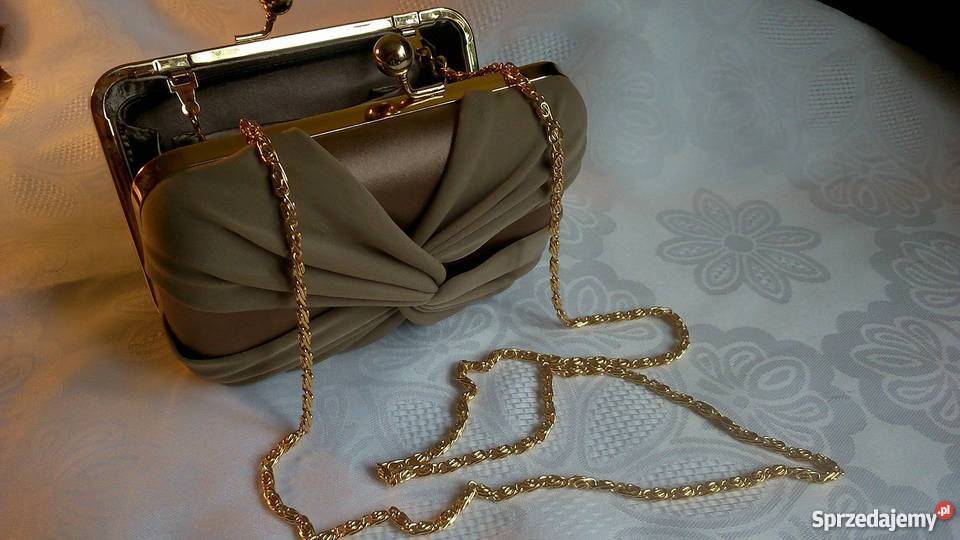 Puzderko beżowe ze złotym łańcuszkiem Szczuczyn