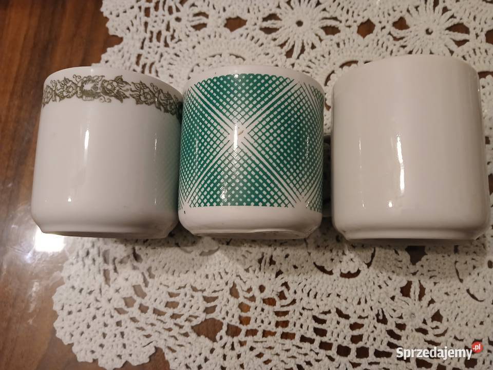 Kubki z czasów PRLu sygnowana ChodzieżĆmielów i