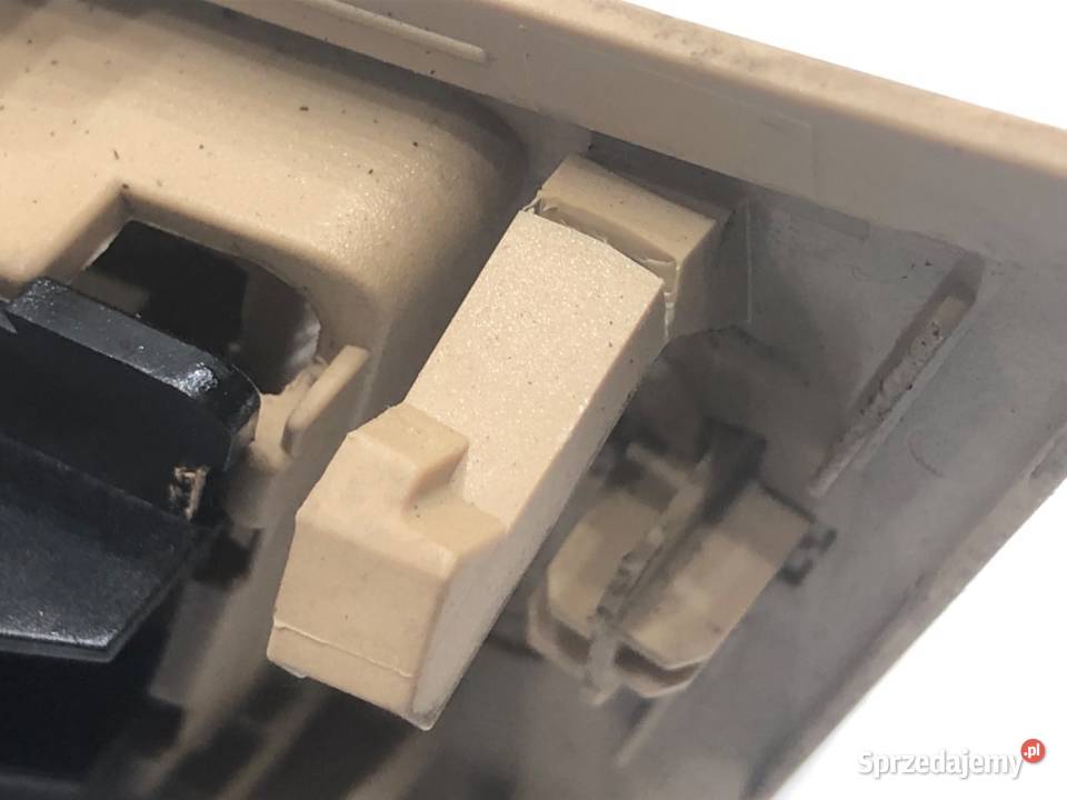 UCHWYT NA NAPOJE BMW E83 0311 SUV KUBKI KUBKÓW