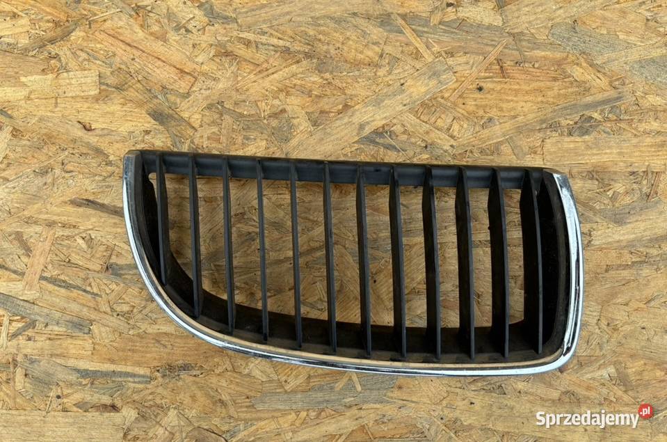 BMW E90 E91 E92 nerka atrapa grill prawa Atrapy