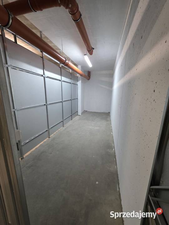 Komórka lokatorska Tomickiego nowa huta magazyn w budynku Kraków