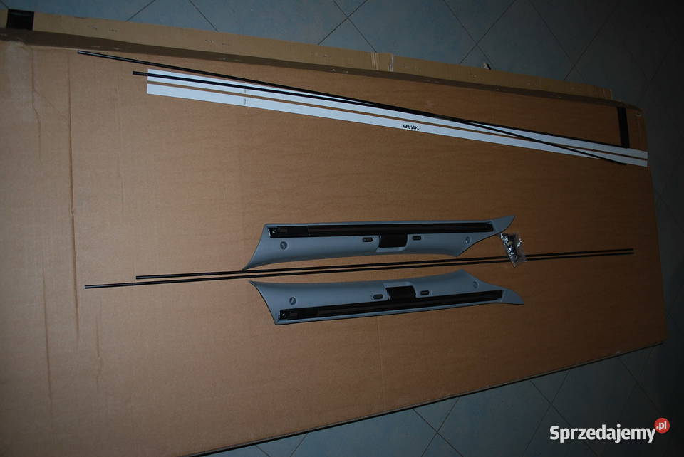 ROLETA ZACIEMNIAJĄCA PRZEDNIĄ SZYBĘ