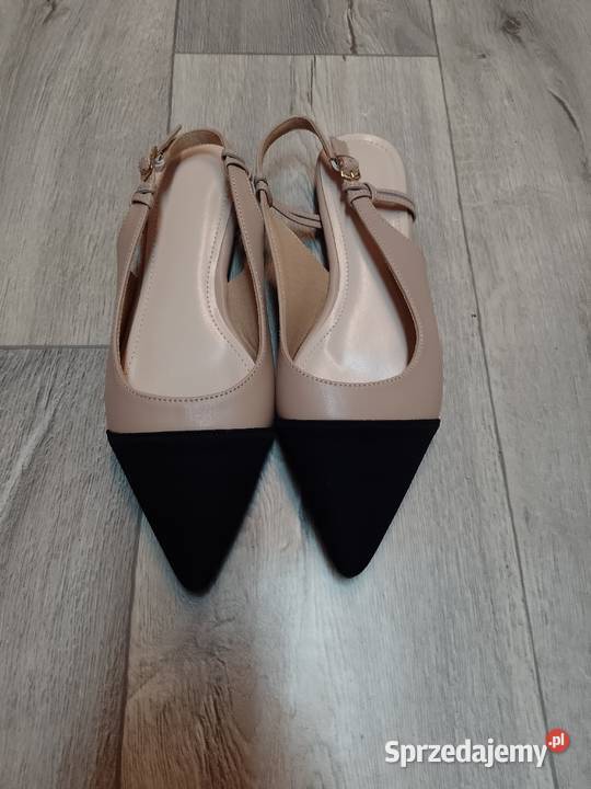 40 Beżowo czarne baleriny wieczorowe z odkrytą