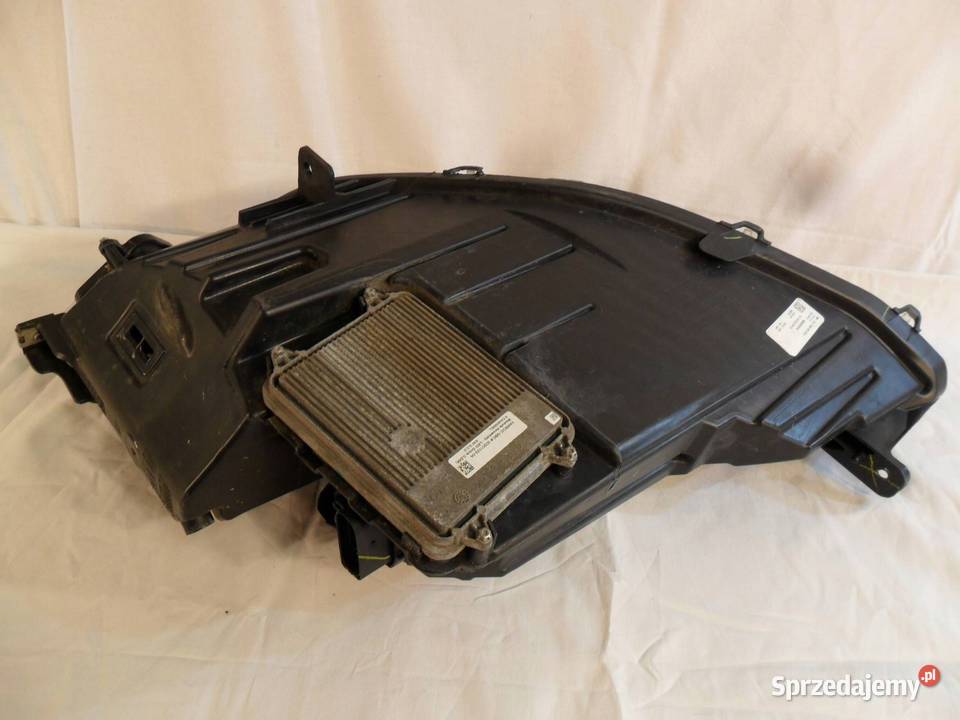 REFLEKTOR PRZÓD STRONA PRAWA TESLA MODEL S