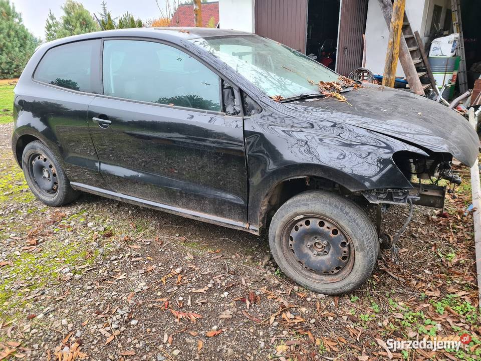 Vw polo 6R uszkodzony z francji na części L041 Polo