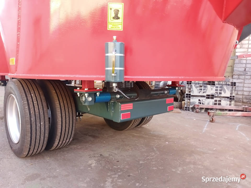 Pionowy paszowóz wóz paszowy Hodowla bydła Płock