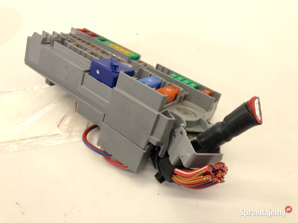 SKRZYNKA BEZPIECZNIKÓW BMW G30 9350313