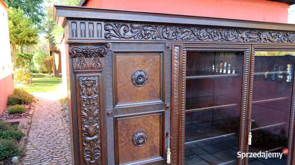 Unikatowa Neorenesansowa Biblioteka Lwie Łapy