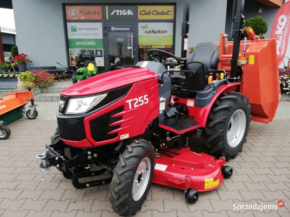 Traktor 4x4 TYM T255 silnik YANMAR 256