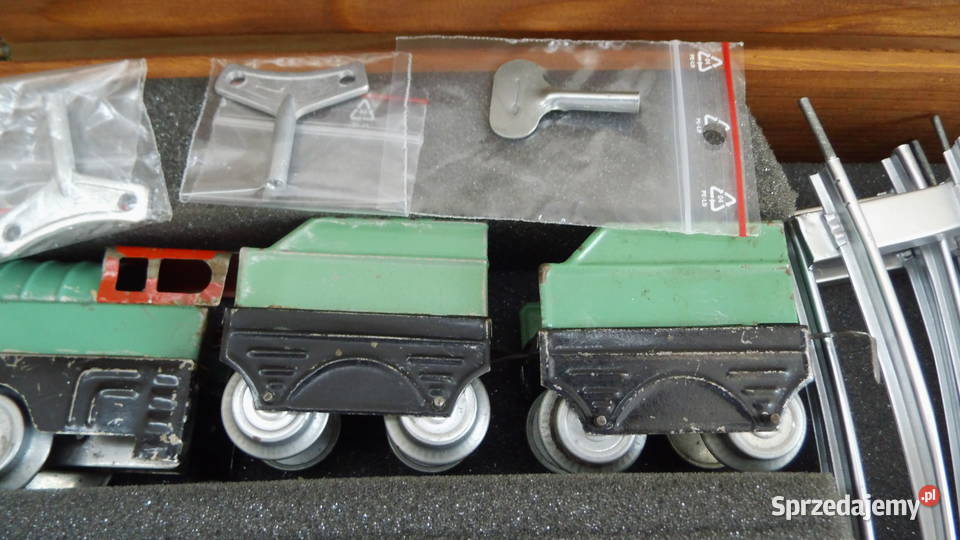 Dwa zestawy IGRA Dodatkowa lokomotywa FILM Radzewice