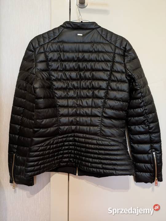 Nowa kurtka firmy Guess