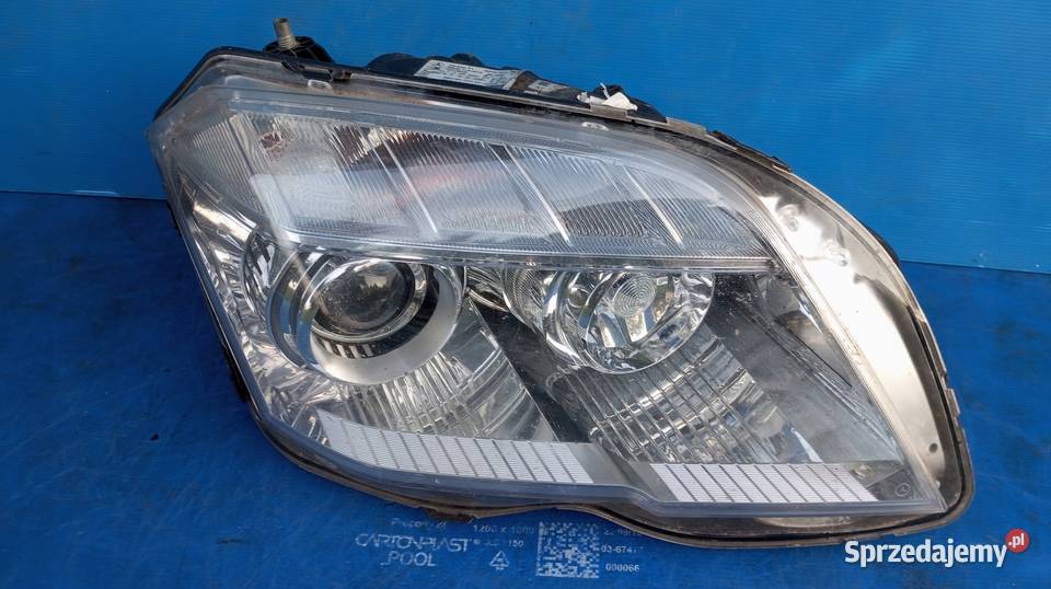 LAMPA PRAWY PRZÓD REFLEKTOR XENON EU MERCEDES Nowy Tomyśl