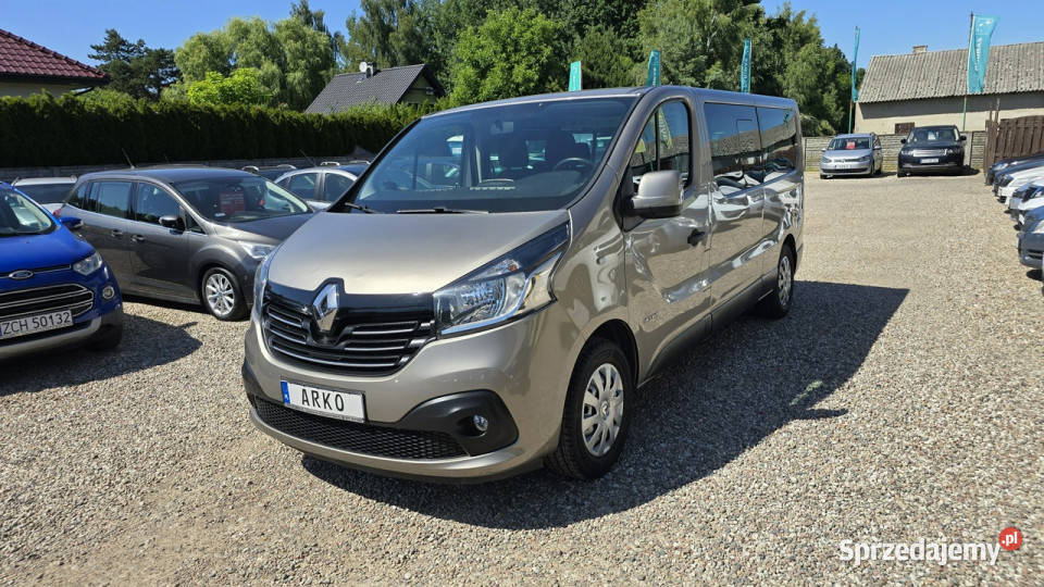 Renault Trafic 9 miejsc 2 komplety kół III 2014 nieuszkodzony Samochody osobowe Zieleniewo