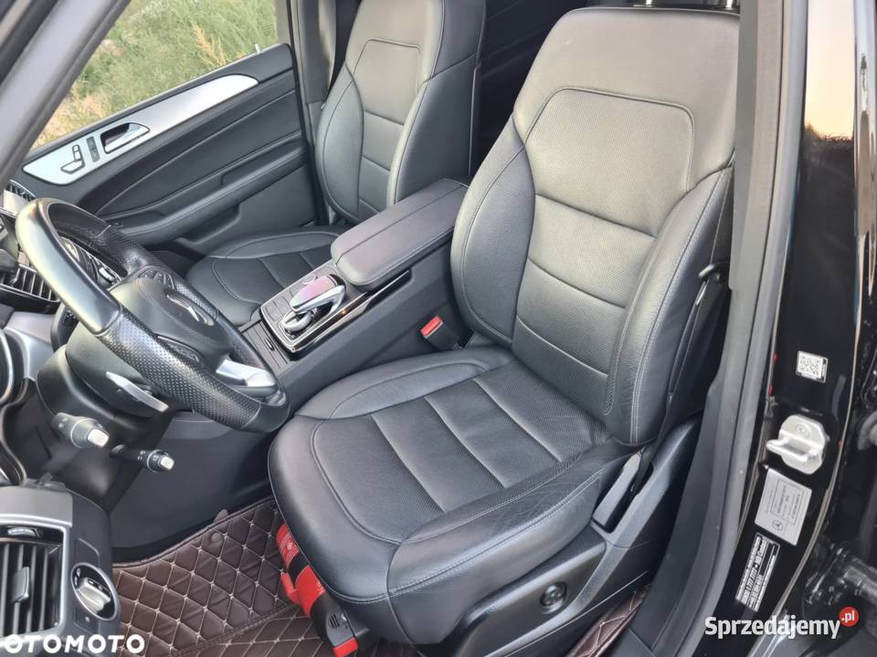 Salon FV23 22 AMG Panorama Dociągi 7 osób 2996cm3 łódzkie