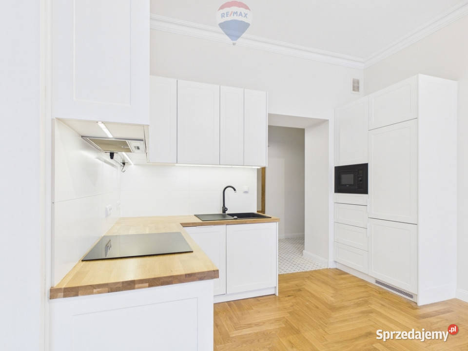 Dwupokojowe nieumeblowane mieszkanie w kamienicy Warszawa