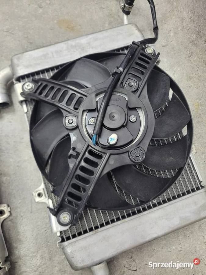 HONDA GOLD WING GL1800 SC 79B OEM CHŁODNICA sprzedam