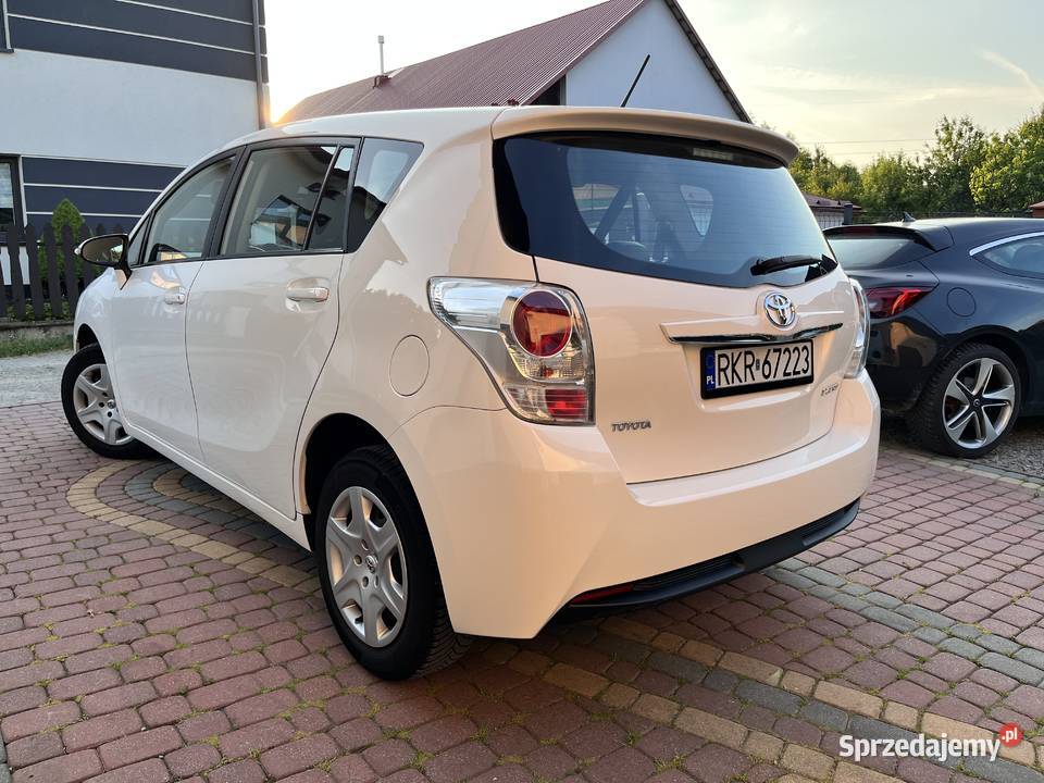 Toyota verso lift benzyna navi ładny stan 1314 Van / Minibus Verso