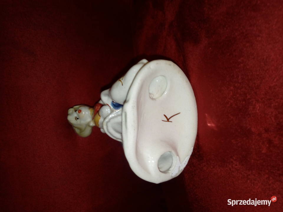 Figurka dziewczyna z gąska Choszczno