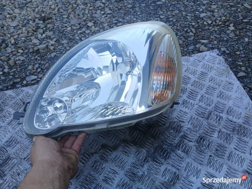 Lampa lewa przód przednia Toyota Yaris I lift EU lewe Radłów