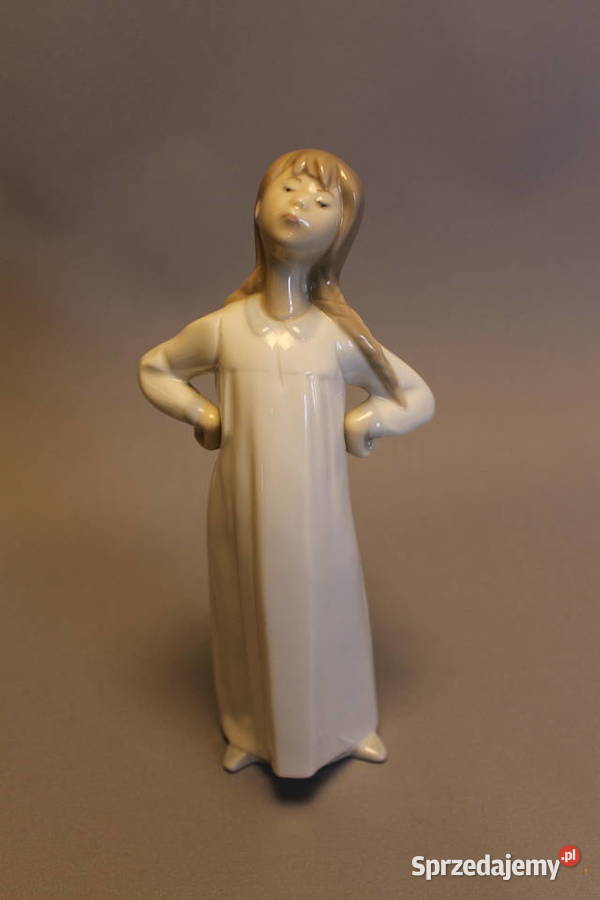 LLADRO Dziewczynka w nocnej koszuli Porcelana i szkło Dobrzany