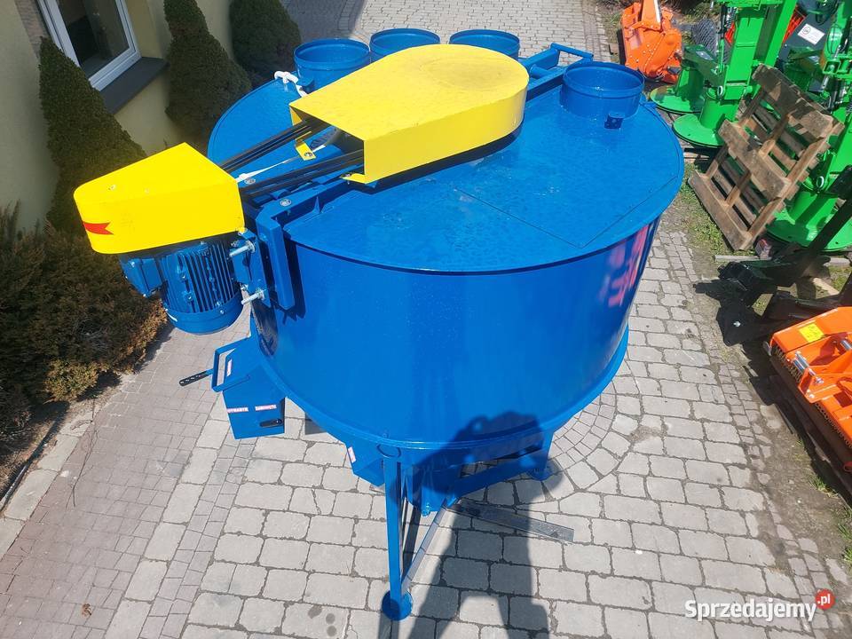 Mieszalnik pasz pionowy z kieszenią zasypową nieuszkodzony