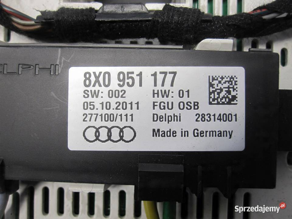 AUDI A1 SLINE 12r lampka podsufitki 8X0951177 sprzedam