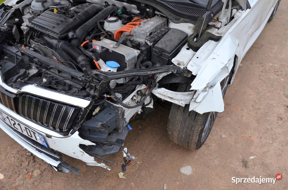 Skoda Superb 14 TSI PlugIn Hybrid LaurinKlement Turek