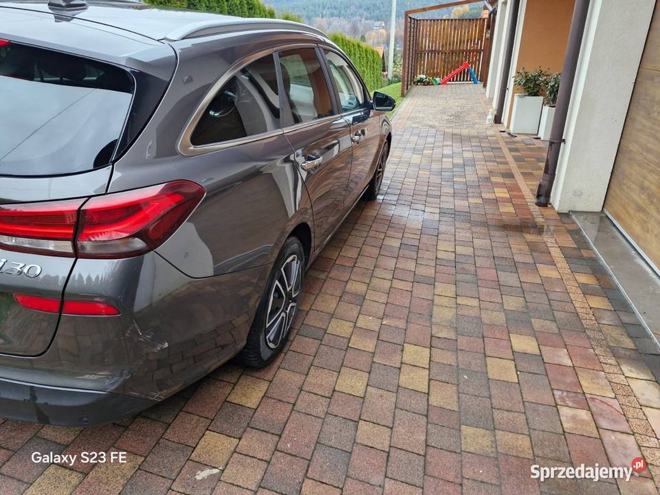 Niski przebieg bogate wyposażenie przyciemniane szyby Krzeszów