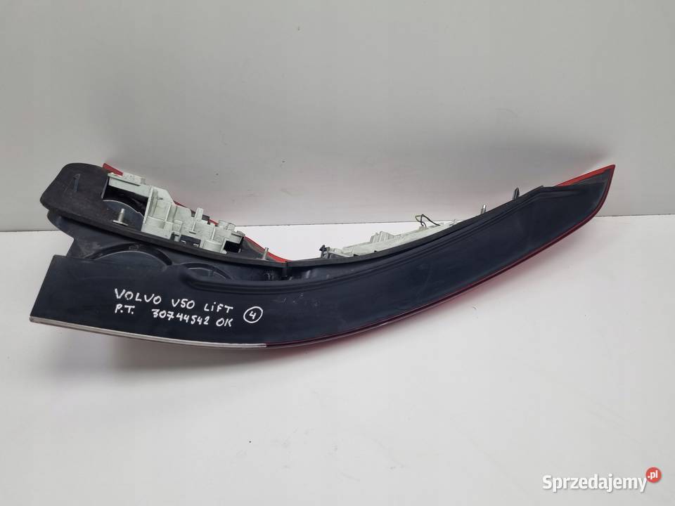 LAMPA PRAWA Volvo V50 KOMBI 0712r LIFT TYLNIA Lampy tylne Rudka