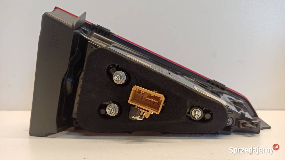 SKODA KODIAQ LAMPA PRAWY TYŁ W KLAPE 565945308E osobowe