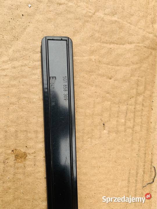 Cięgno schowka 5G1858309 vw troc Rok produkcji 2020 Szczecin