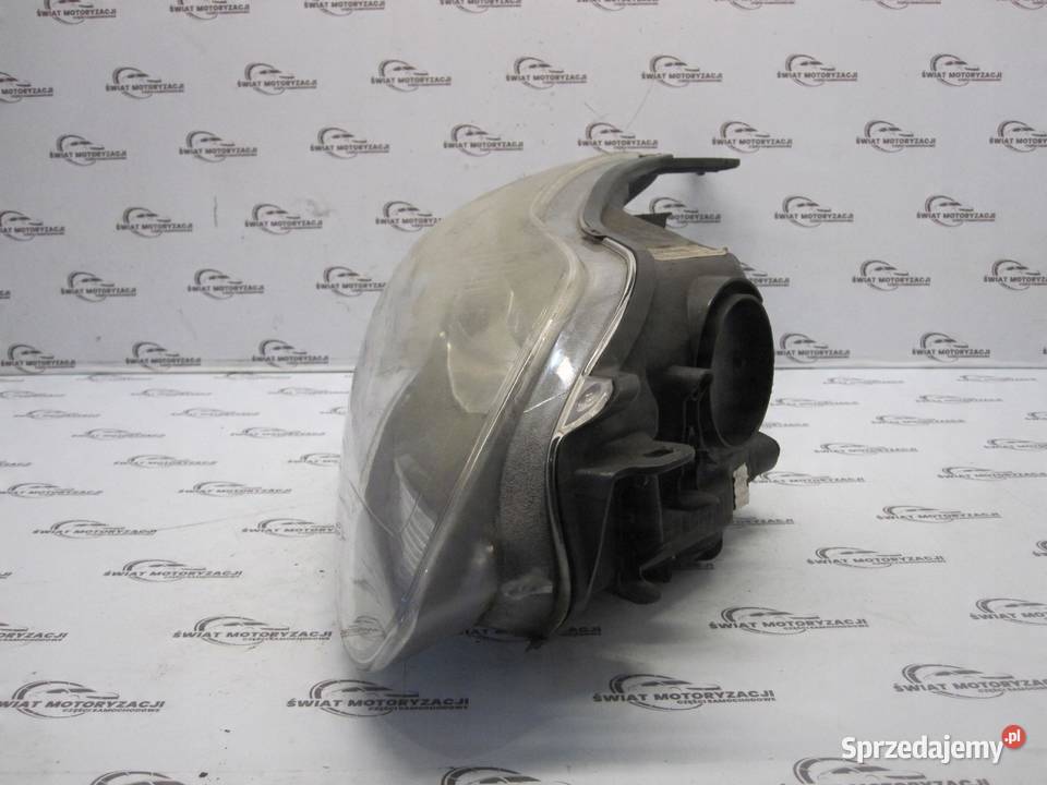 FORD FOCUS MK3 III lampa prawa przód