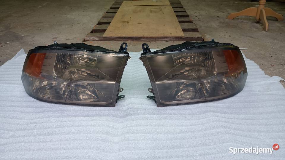 Reflektory Dodge Ram 20082018 osobowe Dąbrówka