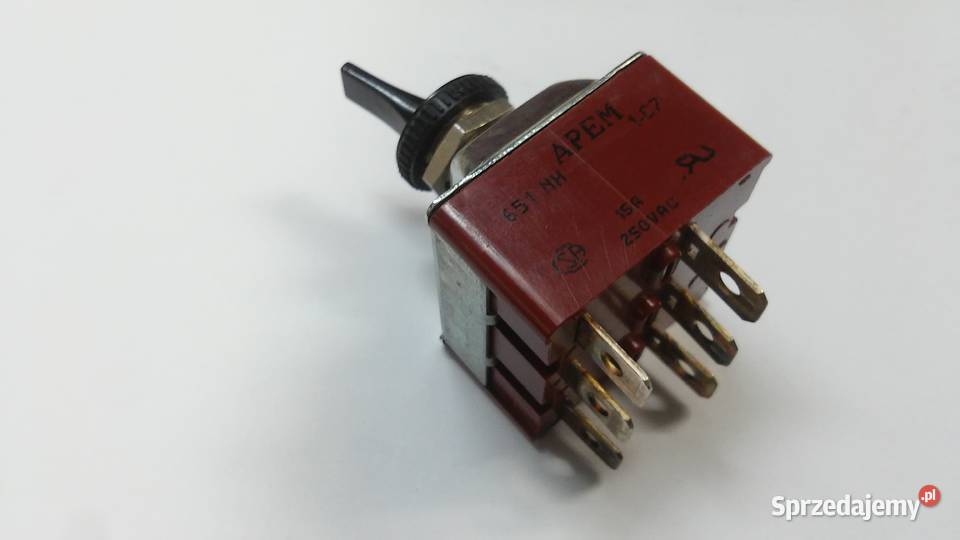 Włącznik hebelkowy 3 torowy 15A250V firmy APEM Łomża