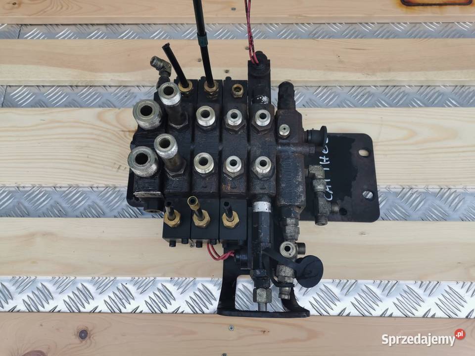 CAT TH 82 Rozdzielacz hydrauliczny Husoo Wilkowo sprzedam