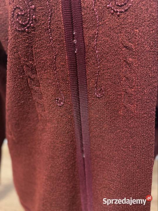 Stylowy bordowy sweter marki Leva Pruszków