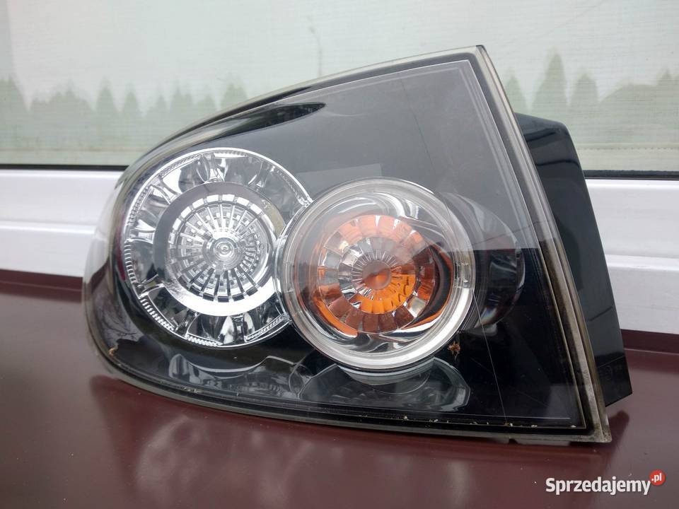 Mazda 3 BK sedan lampa tył tylna lewa narożna w