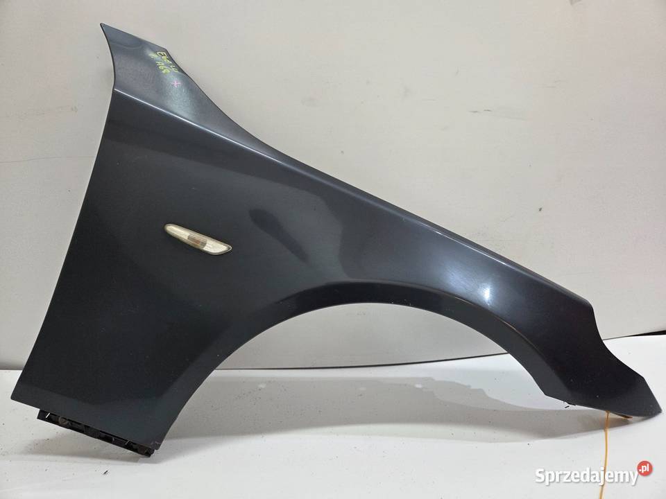 BŁOTNIK PRAWY PRZEDNI BMW E60 PLATINGRAU A687 Strzyżewice