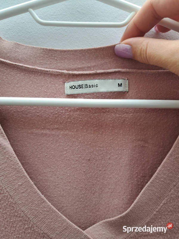 Klasyczny sweter w odcieniu pudrowego różu sprzedam