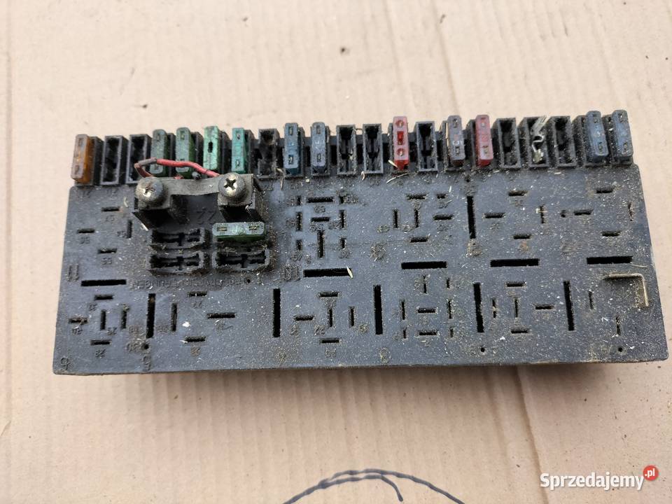 AUDI 80B3 B3 18 443941822A SKRZYNKA osobowe Kamień-Kolonia