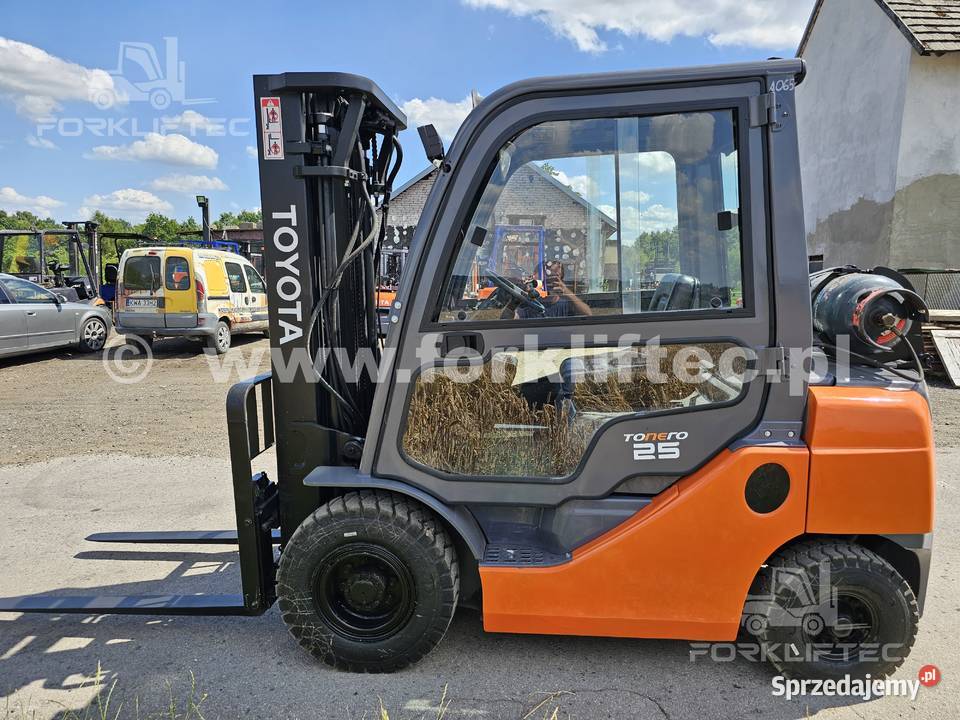 Wózek Widłowy TOYOTA 8FGF25 Kabina przesuw Wózki widłowe Lędziny