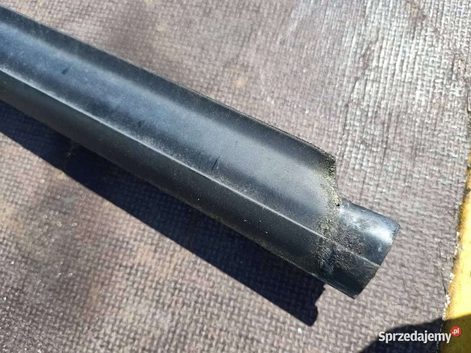 Listwa zgarniająca wodę prawa Alfa Romeo 147 3 Szczecin