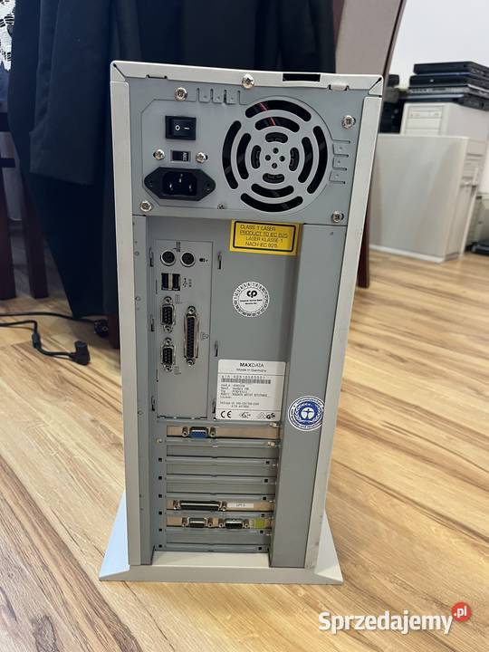 Zabytkowy komputer PC MaxData Artist Pentium III Komputery stacjonarne Brzana