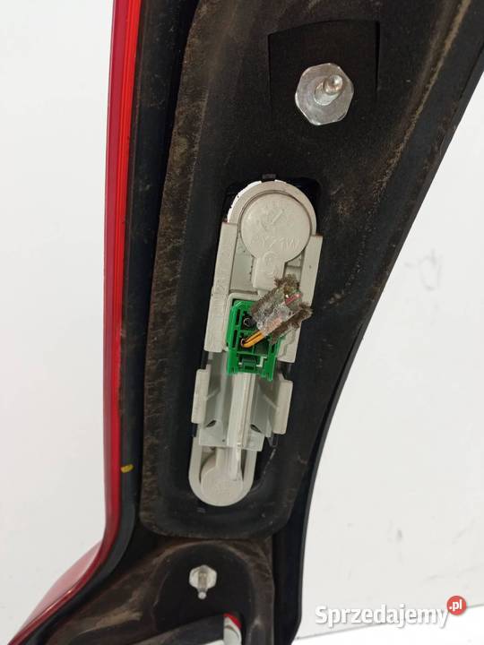 LAMPA TYŁ PRAWA KOMBI Volvo V50 I 20042012