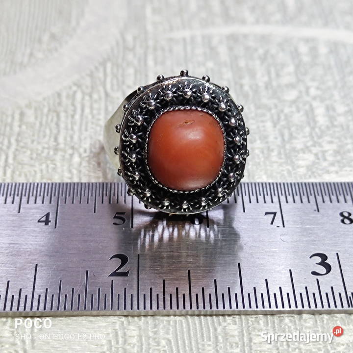 Stara RosjaSrebrny pierścionek z koralem srebrne dolnośląskie