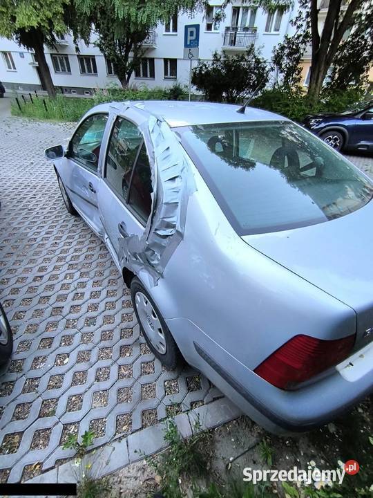 VW Bora 14 benzyna 75 2000r odpala jeździ ważne Warszawa