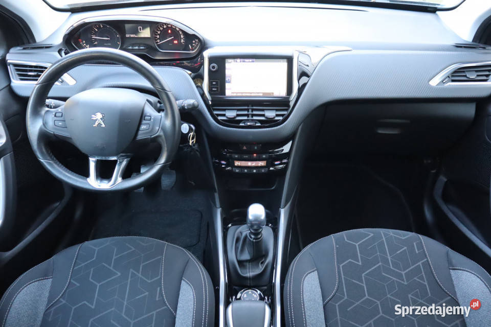 Peugeot 2008 12 PureTech Rok produkcji 2016