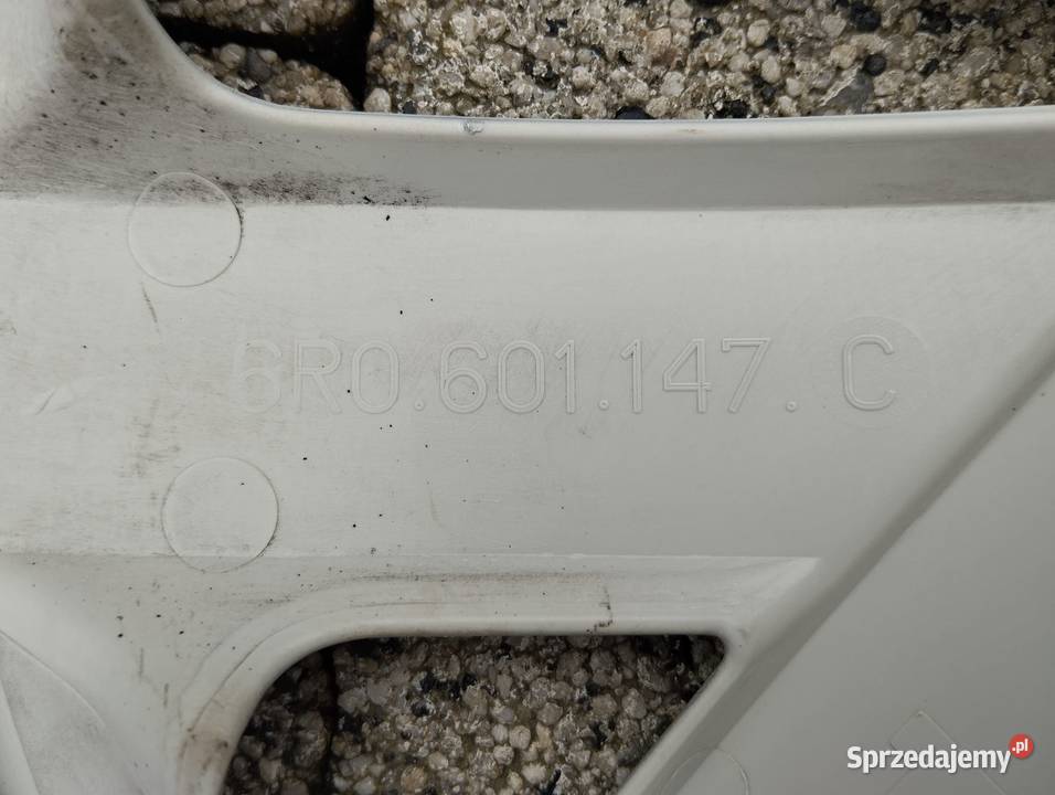 Kołpak Vw 15 6R0601147C polo spinki pojedyncza Kamieniec