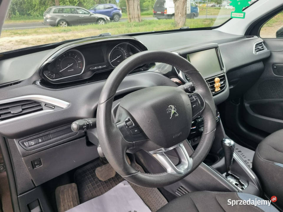 Peugeot 208 KlimatronikNaviPdcTempomat Alu 16 96 centralny zamek Szczecin